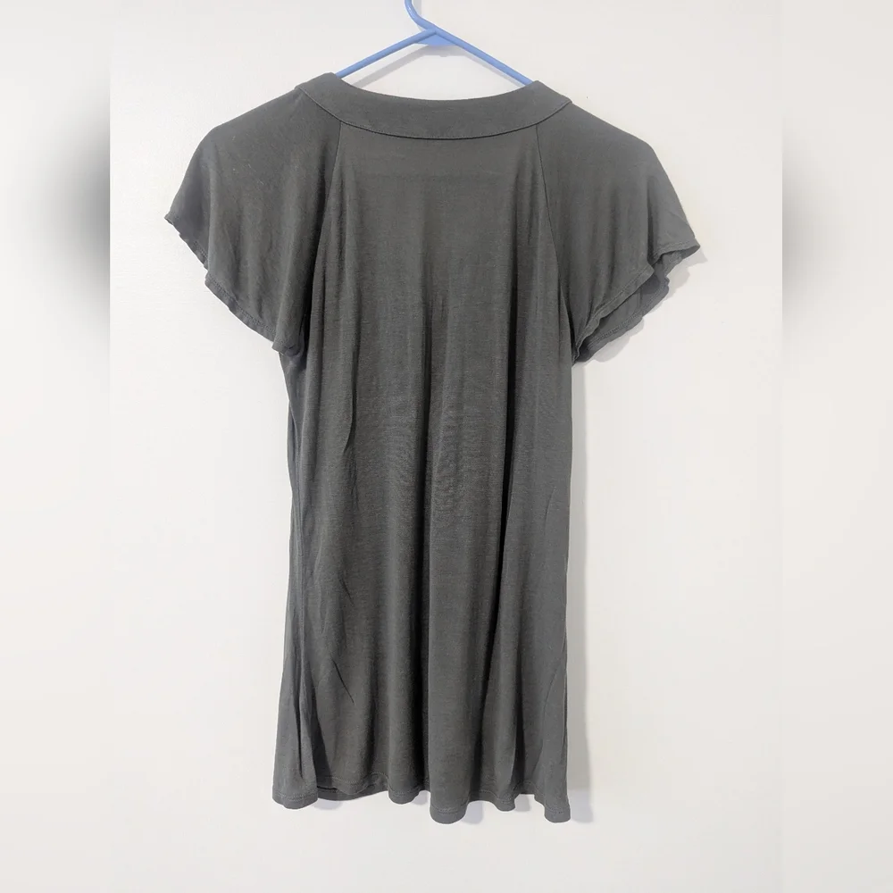Mossimo Women's V-Neck Green Flowy T-Shirt - Size Medium Great Condition Casual - Picture 2 of 4